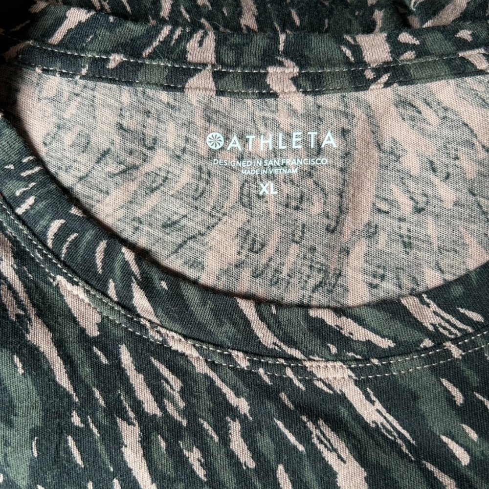 ATHLETA Organic Daily Print Tee Top Shirt Abstraction Black Peat - Picture 4 of 4
